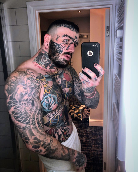 Dariusz model nude gallery