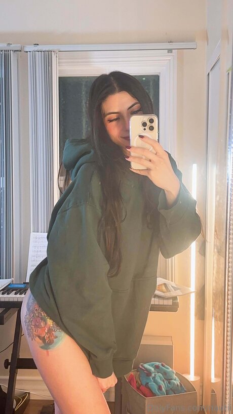 nautii_ model naked picture