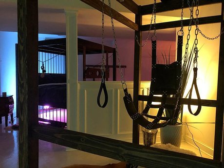 Naughty World Of OZ naked model img