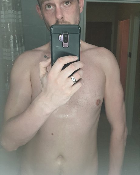 Naughtysideof pretty star img