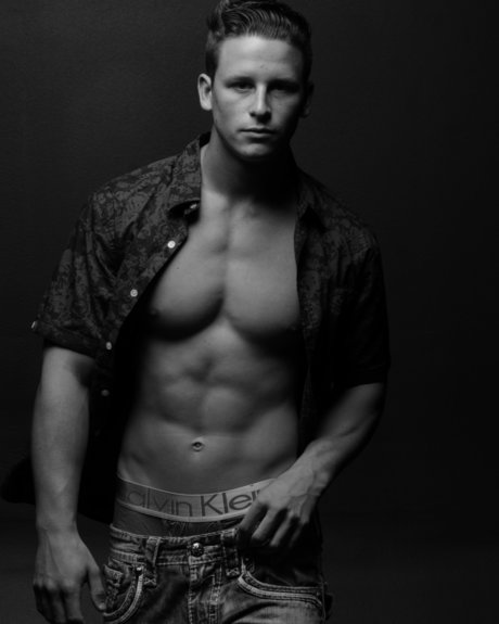 Naughty Showman model sex photo