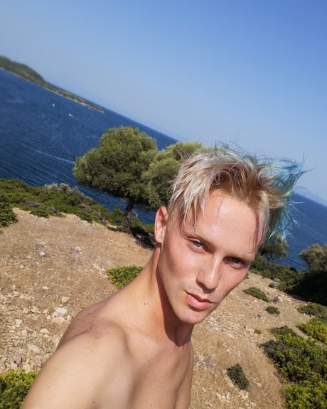 Naughty Model art actress gallery