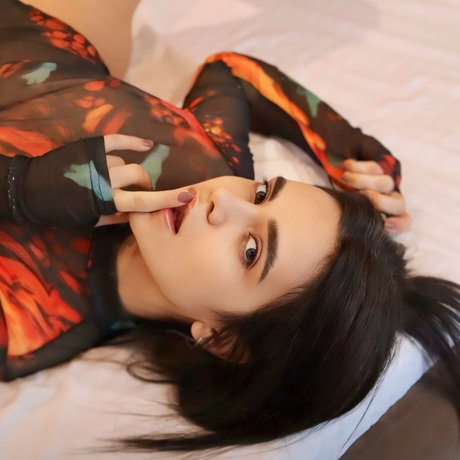 Naughty Molly VIP exclusive actress image