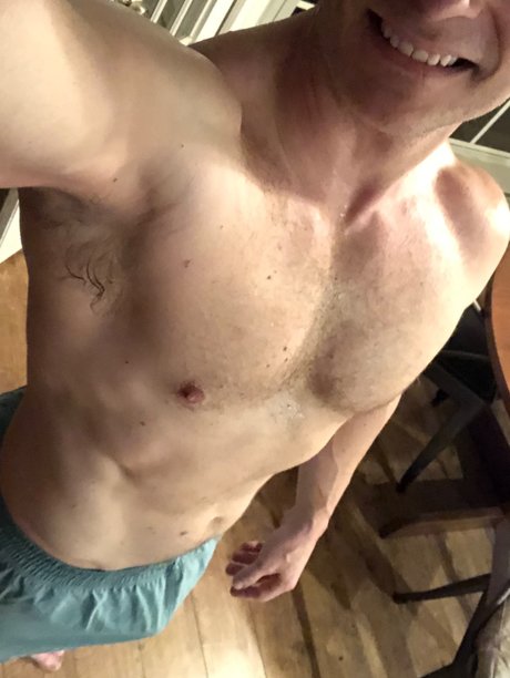 Naughty Swinger_ star nude pics