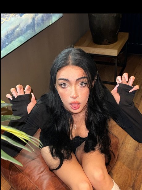 chloee_ model adult pic