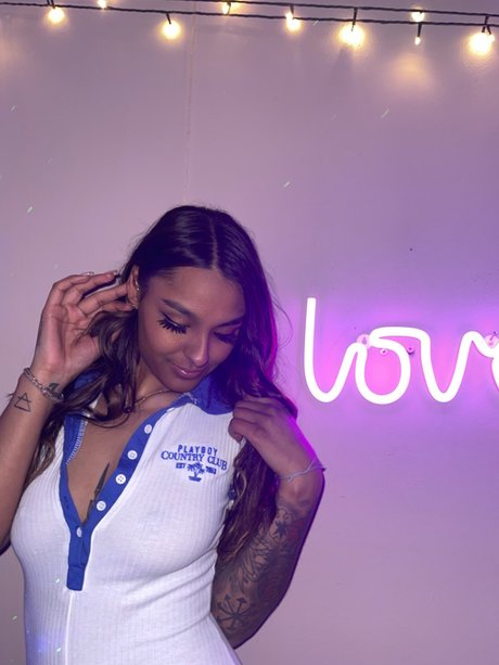 Bad Girl Kaira hot pornstar photo