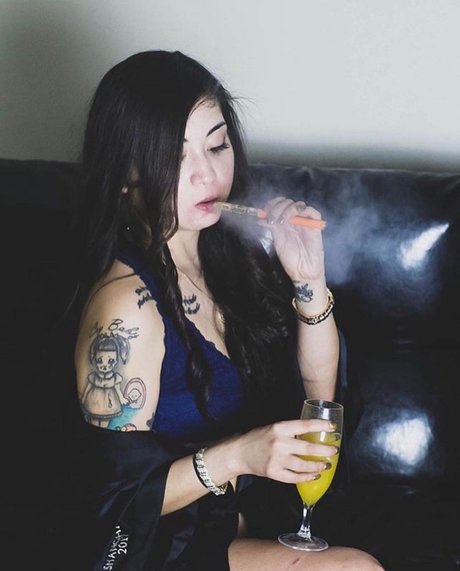 BhadGal Rhe model pretty pics