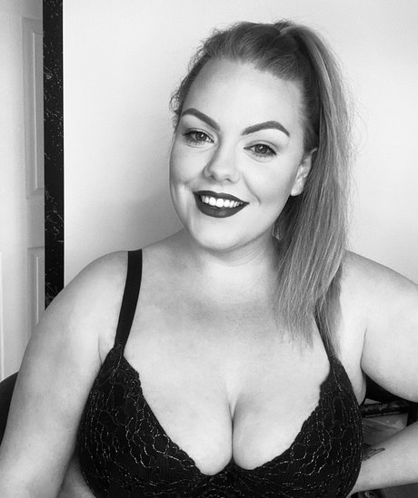 Your Fav Tits pretty actress img