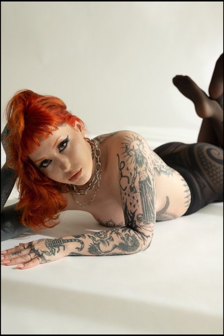 all hayl nude model picture