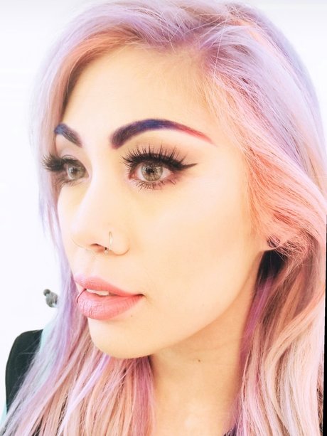 AYA star erotic pics