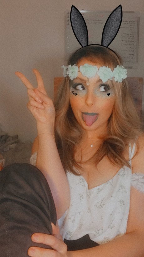 NetflixStoryAndChill model porn pictures