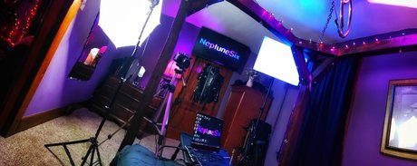 Neptune Six model hot photo