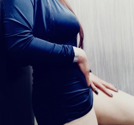 Nelysprin naked model img