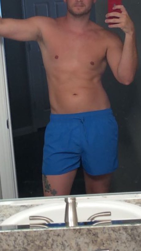 TheNeighborhoodToy nudes model pics