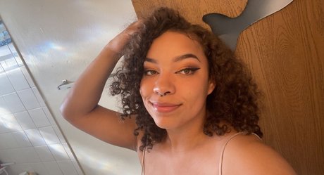 Nicole Rogue_ model pretty gallery