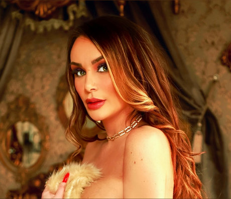 N I C O L E M U N I Z O F I C I A L_ model exclusive photos