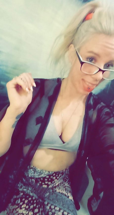 Nicholle Evol pornographic actress pictures