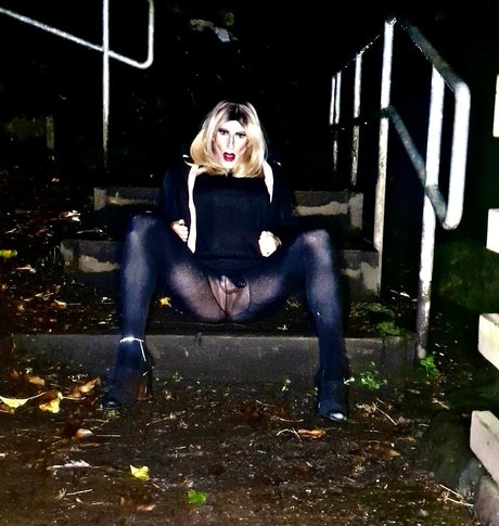 Nichola bimbo pretty model pics