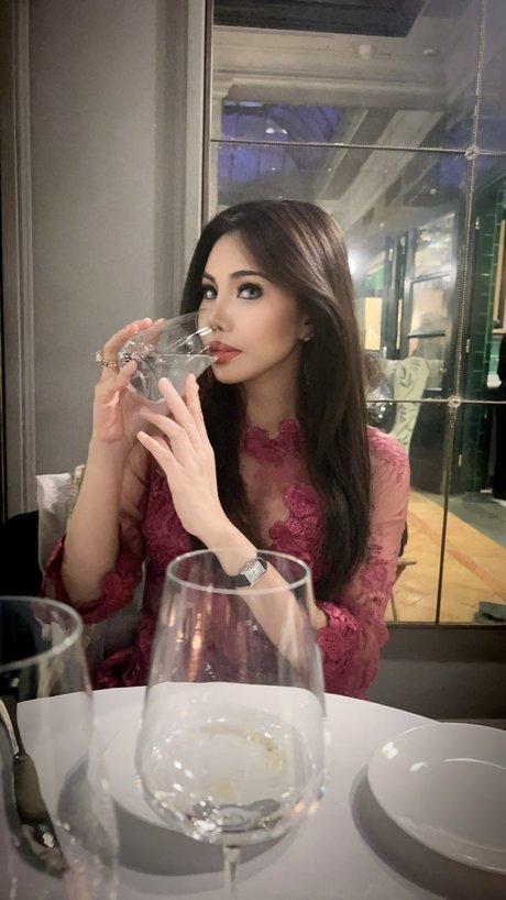 Nezuko Shinja model hot photo