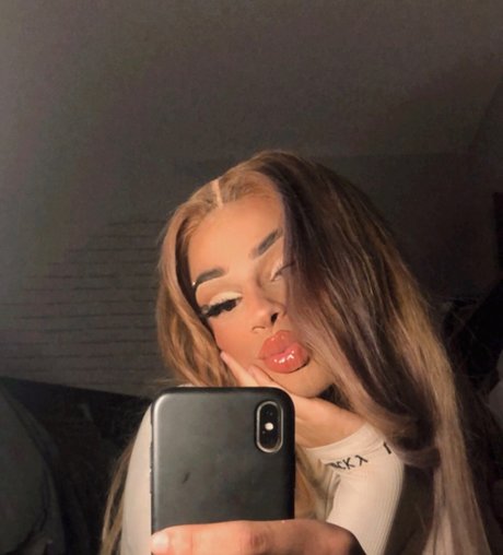 Nezy hd model picture