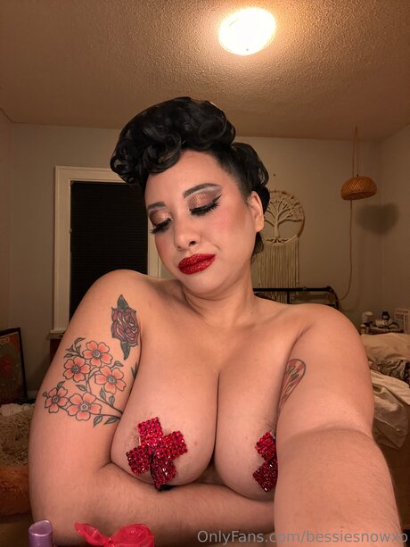 Bessie Snow sexy model pictures