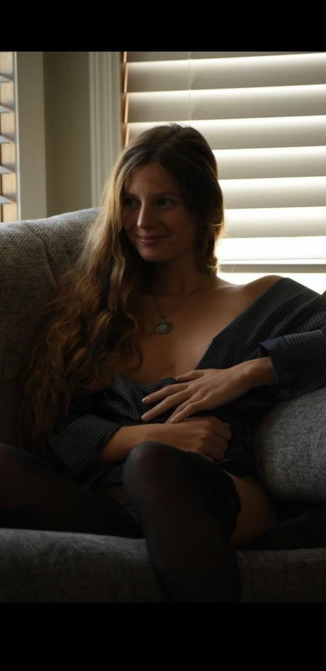 Allielicious pretty actress photos