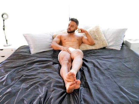 CrFoster model nude picture