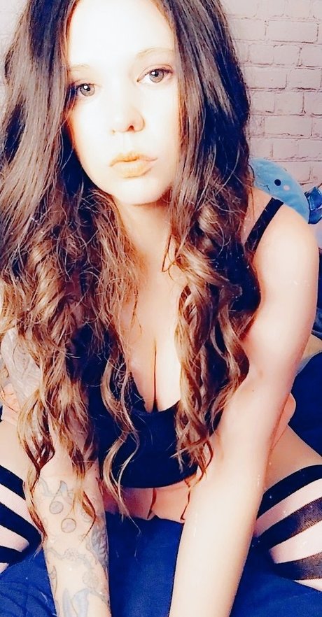 Queen Cupcake_ model art galleries