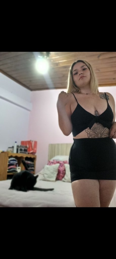 Bellotahot pretty pornstar image