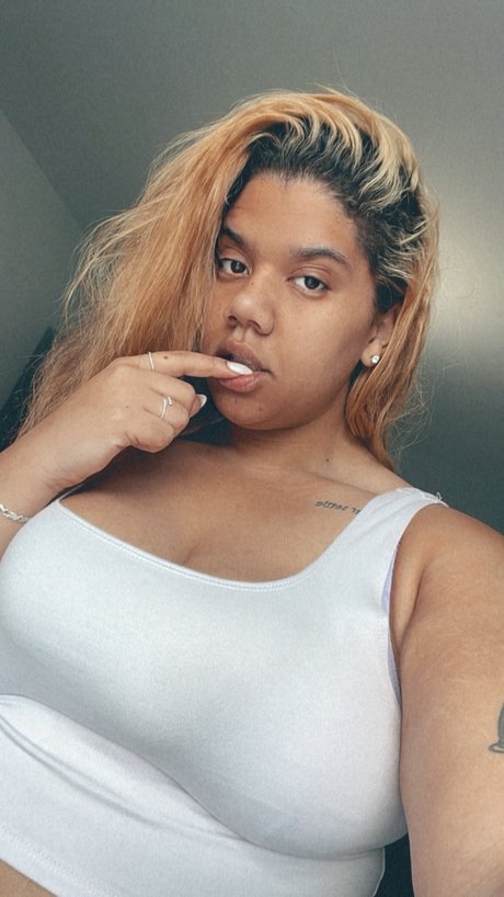 Bella da Brat model best pictures