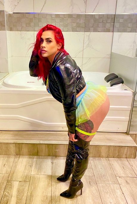 LA ROJA porn actress image