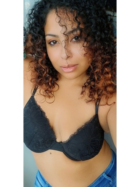 Bella Emara free model photo