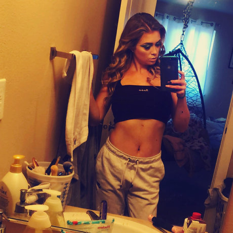 Paris blonde sexy actress img