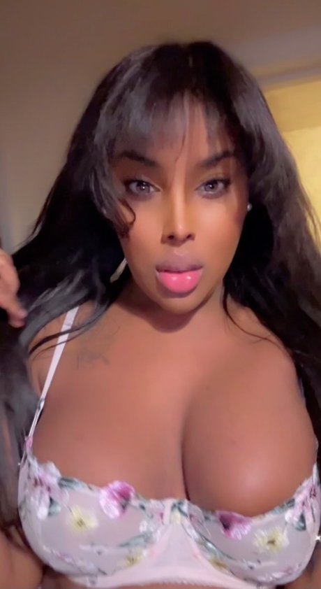 Mistress Isabella Cummings free model pictures