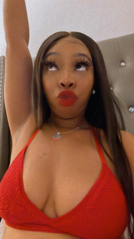 Big Booty B_ free model pics