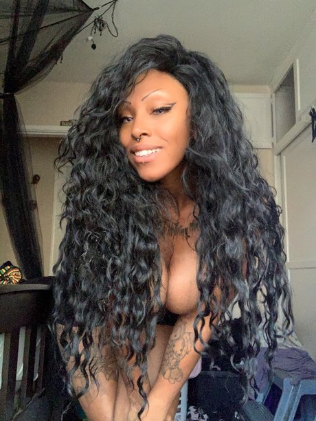 Nikki Nuit pornstar sexy images