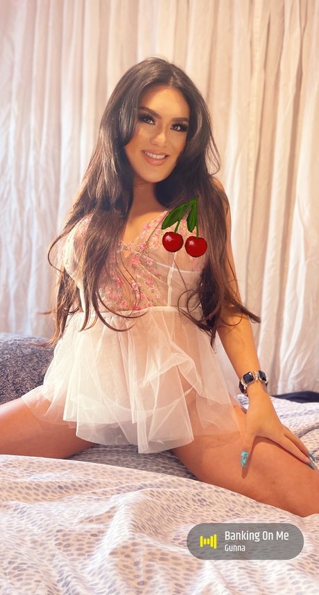 Nikkibigboobs nudes model picture