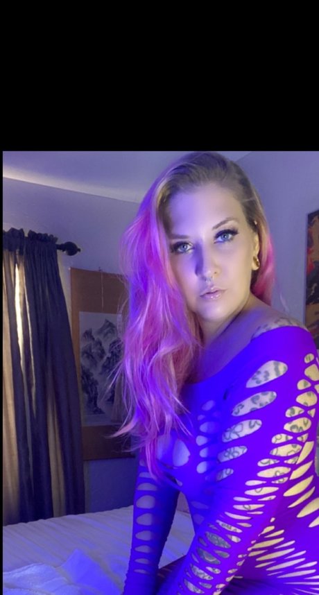 Nikki Pinx pornstar exclusive galleries