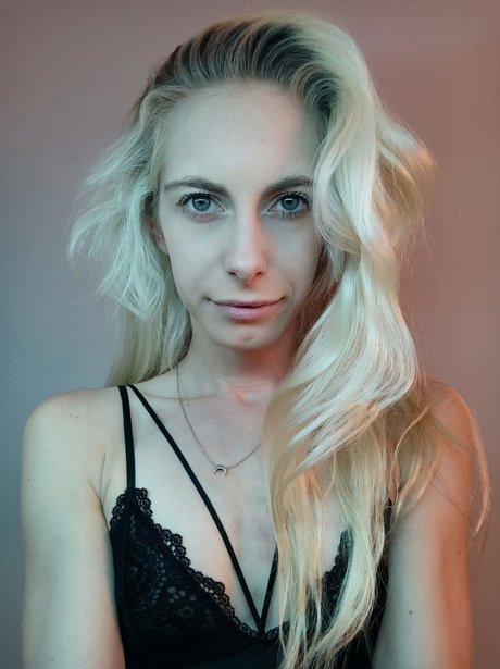 Nikki Gia Soft star pretty pic