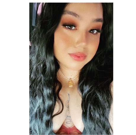 Niikki pretty pornstar pic