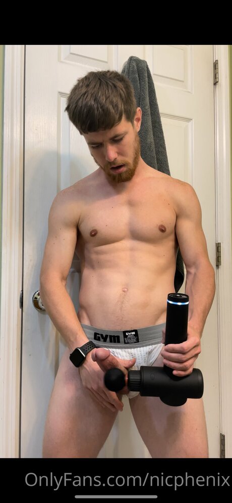 Nic Phenix naked model photos