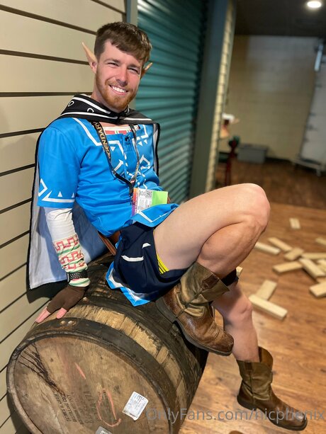 Nic Phenix model nude images