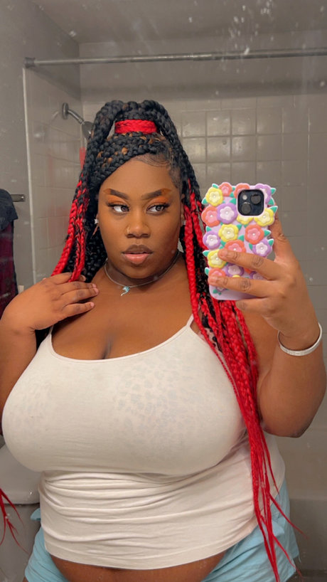 Ho e B ar star nudes image