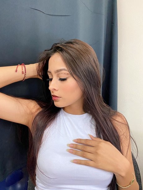 Dayana vanegas art model picture