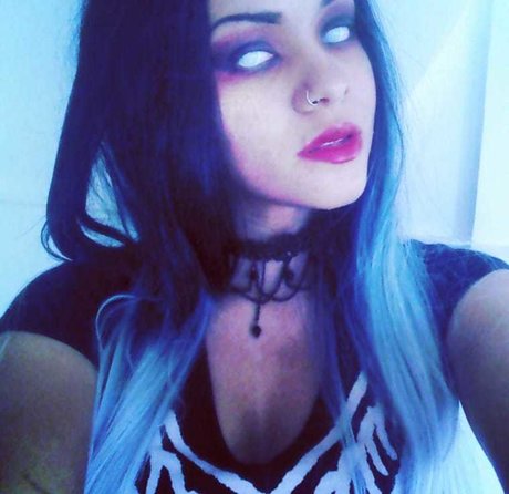 Noctem Mori model adult image