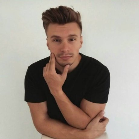 Alpha Lord Levi porn model galleries