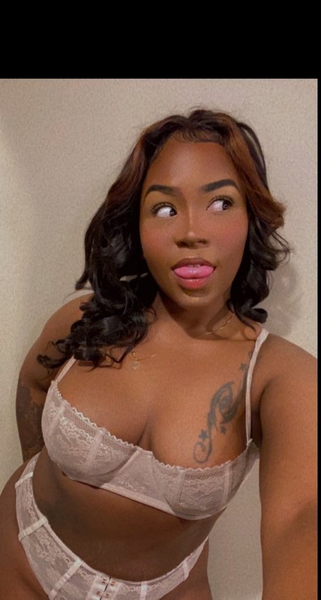 Airis Numoni model sex pictures