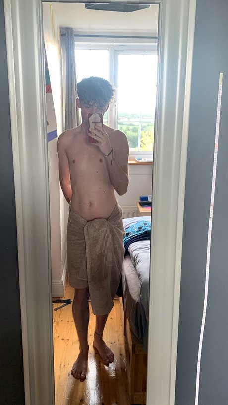 August Foxx model naked picture