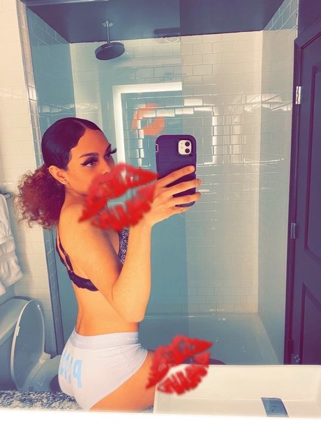 Alexis Dinero star beautiful pic