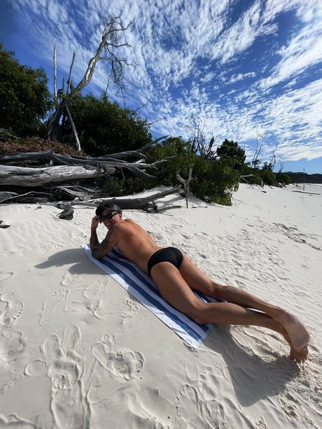 Aussie Troy model porn archive